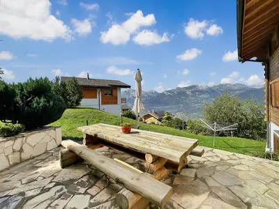 Ein allgemeiner Bergblick oder ein Berglick von der Ferienwohnung aus