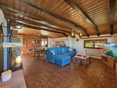 Ein Sitzbereich in der Unterkunft Bear Ridge Retreat - 8mns to slopes - Swiss Alps
