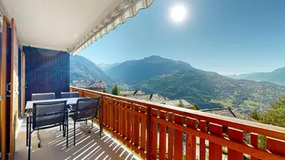 Ein allgemeiner Bergblick oder ein Berglick von der Ferienwohnung aus