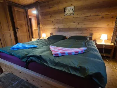 Ein Bett oder Betten in einem Zimmer der Unterkunft Gemütliches Walliser Chalet Nahe Aletschgebiet