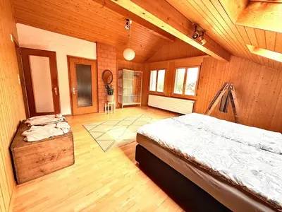 Ein Bett oder Betten in einem Zimmer der Unterkunft Wundervolle Alpenferien in Frutigen