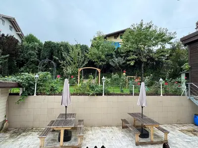 Ein Garten an der Unterkunft Apartment Pottery - Park view - for 5 guests