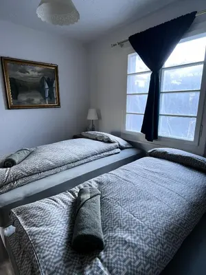 Ein Bett oder Betten in einem Zimmer der Unterkunft Apartment Spiez - Lake view - for 7 guests
