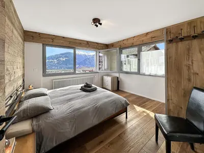 Ein Bett oder Betten in einem Zimmer der Unterkunft Modern Home for 8 near Crans-Montana - Terrace - Fireplace