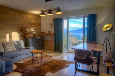 Ein allgemeiner Bergblick oder ein Berglick von der Ferienwohnung aus
