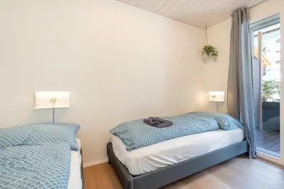 Ein Bett oder Betten in einem Zimmer der Unterkunft Scenic Apartment with Balcony View & Free Parking
