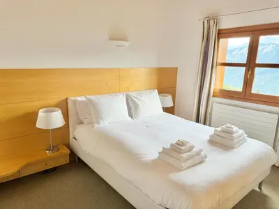 Ein Bett oder Betten in einem Zimmer der Unterkunft Crans-Montana 3BR - Mountain View, Balcony and Parking