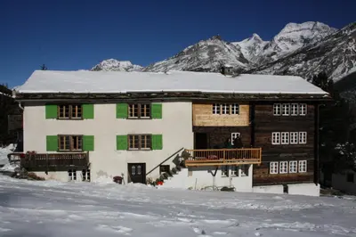 Ein allgemeiner Bergblick oder ein Berglick von der Ferienwohnung aus