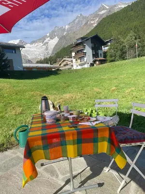 Ein allgemeiner Bergblick oder ein Berglick von der Ferienwohnung aus