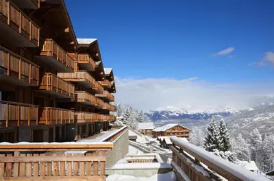 Ein allgemeiner Bergblick oder ein Berglick von des Hotels aus
