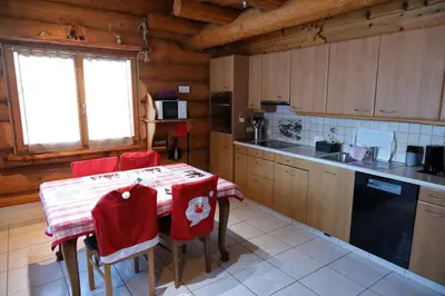 Küche/Küchenzeile in der Unterkunft Le Gîte de Briey - Chalet complet