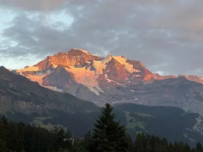 Ein allgemeiner Bergblick oder ein Berglick von der Ferienwohnung aus