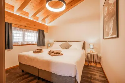 Ein Bett oder Betten in einem Zimmer der Unterkunft Turuwang Penthouse by HomeFlow