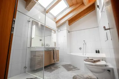 Ein Badezimmer in der Unterkunft Turuwang Penthouse by HomeFlow