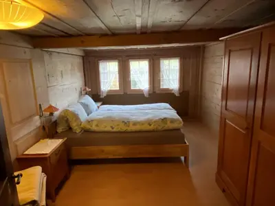 Ein Bett oder Betten in einem Zimmer der Unterkunft Ferienhaus Schönenmatte