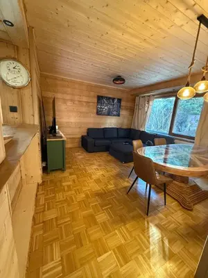 Ein Sitzbereich in der Unterkunft Charmant appartement - Crans-Montana