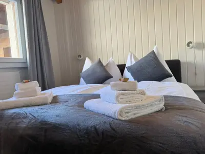 Ein Bett oder Betten in einem Zimmer der Unterkunft Mountain Glow Apartment