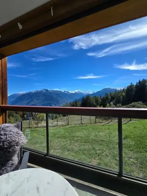 Ein allgemeiner Bergblick oder ein Berglick von der Ferienwohnung aus