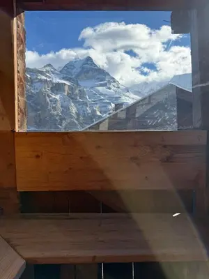 Ein allgemeiner Bergblick oder ein Berglick von des Chalets aus