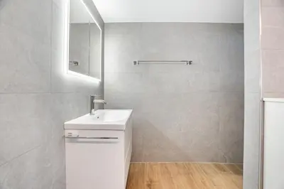 Ein Badezimmer in der Unterkunft Completely renovated, furnished studio with plenty of comfort