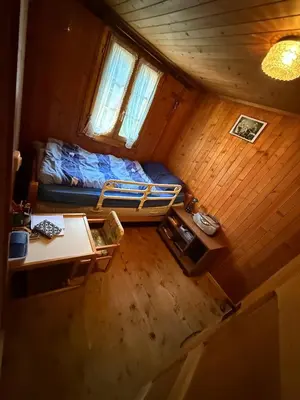 Ein Bett oder Betten in einem Zimmer der Unterkunft Wohnung in Gspon zu vermieten