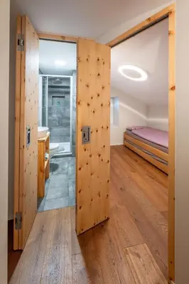 Ein Bett oder Betten in einem Zimmer der Unterkunft The Maisonette, the luxury edition in the center by Inspiring Places Zermatt