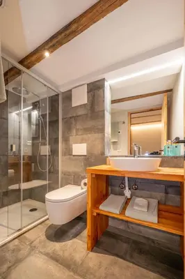 Ein Badezimmer in der Unterkunft The Maisonette, the luxury edition in the center by Inspiring Places Zermatt