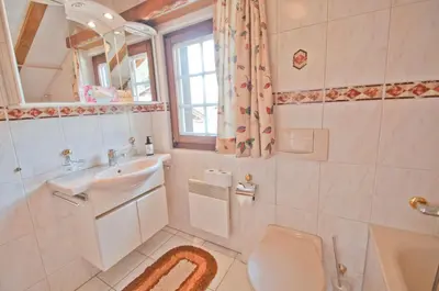 Ein Badezimmer in der Unterkunft Furggen, Chalet Museum