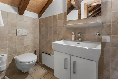 Ein Badezimmer in der Unterkunft Gîte Salgesh - 16 pers & 16 lits - Terrasse - Nature