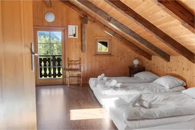 Ein Bett oder Betten in einem Zimmer der Unterkunft Gîte Salgesh - 16 pers & 16 lits - Terrasse - Nature