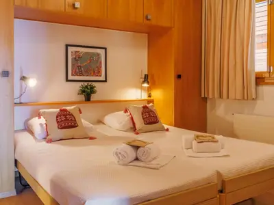 Ein Bett oder Betten in einem Zimmer der Unterkunft Apartment Hortensia 33 by Interhome