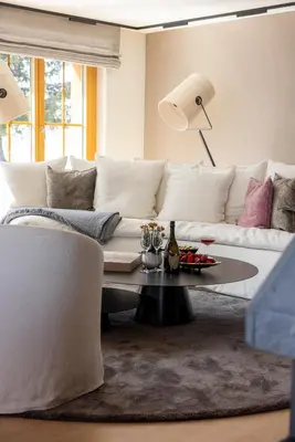 Ein Sitzbereich in der Unterkunft Chalet Gutsch Andermatt by HomeFlow