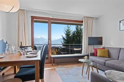Ein Sitzbereich in der Unterkunft Crans-Montana, 5 pers, balcon vue et parking privé