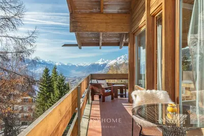 Ein allgemeiner Bergblick oder ein Berglick von der Ferienwohnung aus