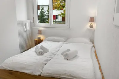 Ein Bett oder Betten in einem Zimmer der Unterkunft Crans-Montana 6 pers, grand appart rénové avec balcon, vue & parking