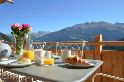 Ein allgemeiner Bergblick oder ein Berglick von der Ferienwohnung aus