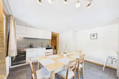 Küche/Küchenzeile in der Unterkunft Family-friendly apartment with mountain views