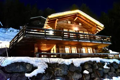 Das Gebäude in dem sich das Chalet befindet