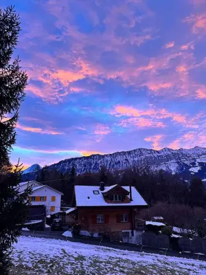 Ein allgemeiner Bergblick oder ein Berglick von der Ferienwohnung aus