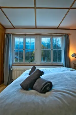 Ein Bett oder Betten in einem Zimmer der Unterkunft Kiwi Chalet - Mountain Views & Cozy NZ Vibes