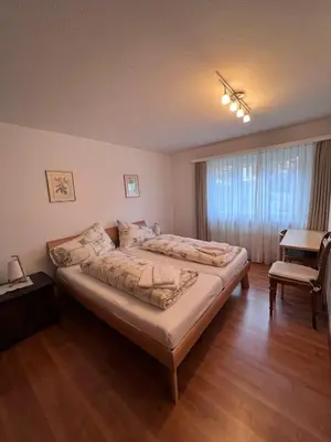Ein Bett oder Betten in einem Zimmer der Unterkunft Ferienwohnungen in Leukerbad