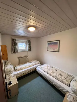 Ein Bett oder Betten in einem Zimmer der Unterkunft Ferienwohnungen in Leukerbad