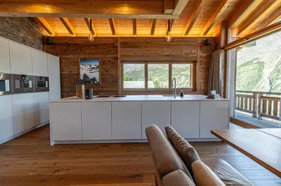 Küche/Küchenzeile in der Unterkunft Chalet Wooden Pearl - Ultimate Luxury & Privacy!