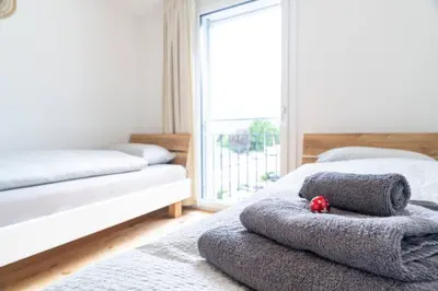 Ein Bett oder Betten in einem Zimmer der Unterkunft Apartment Mönch in See- und Bergnähe, modern, mit Balkon, 4 Gäste