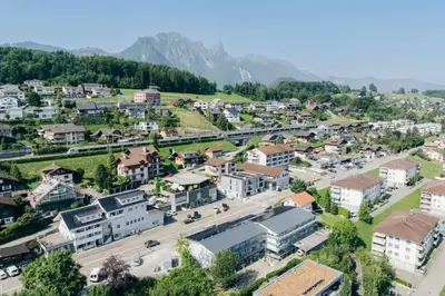 Ein allgemeiner Bergblick oder ein Berglick von der Ferienwohnung aus
