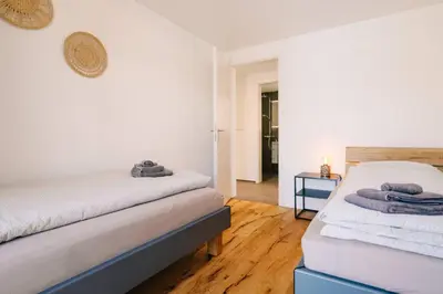 Ein Bett oder Betten in einem Zimmer der Unterkunft Apartment Eiger in See- und Bergnähe, modern, mit Balkon und Aussicht für 4 Gäste