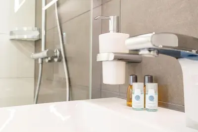 Ein Badezimmer in der Unterkunft Apartment Eiger in See- und Bergnähe, modern, mit Balkon und Aussicht für 4 Gäste