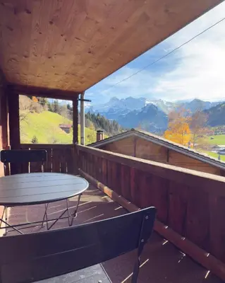 Ein allgemeiner Bergblick oder ein Berglick von der Ferienwohnung aus