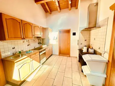 Küche/Küchenzeile in der Unterkunft Chalet with Scenic Valley & Mountain Views