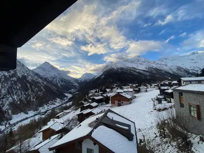 Ein allgemeiner Bergblick oder ein Berglick von der Ferienwohnung aus